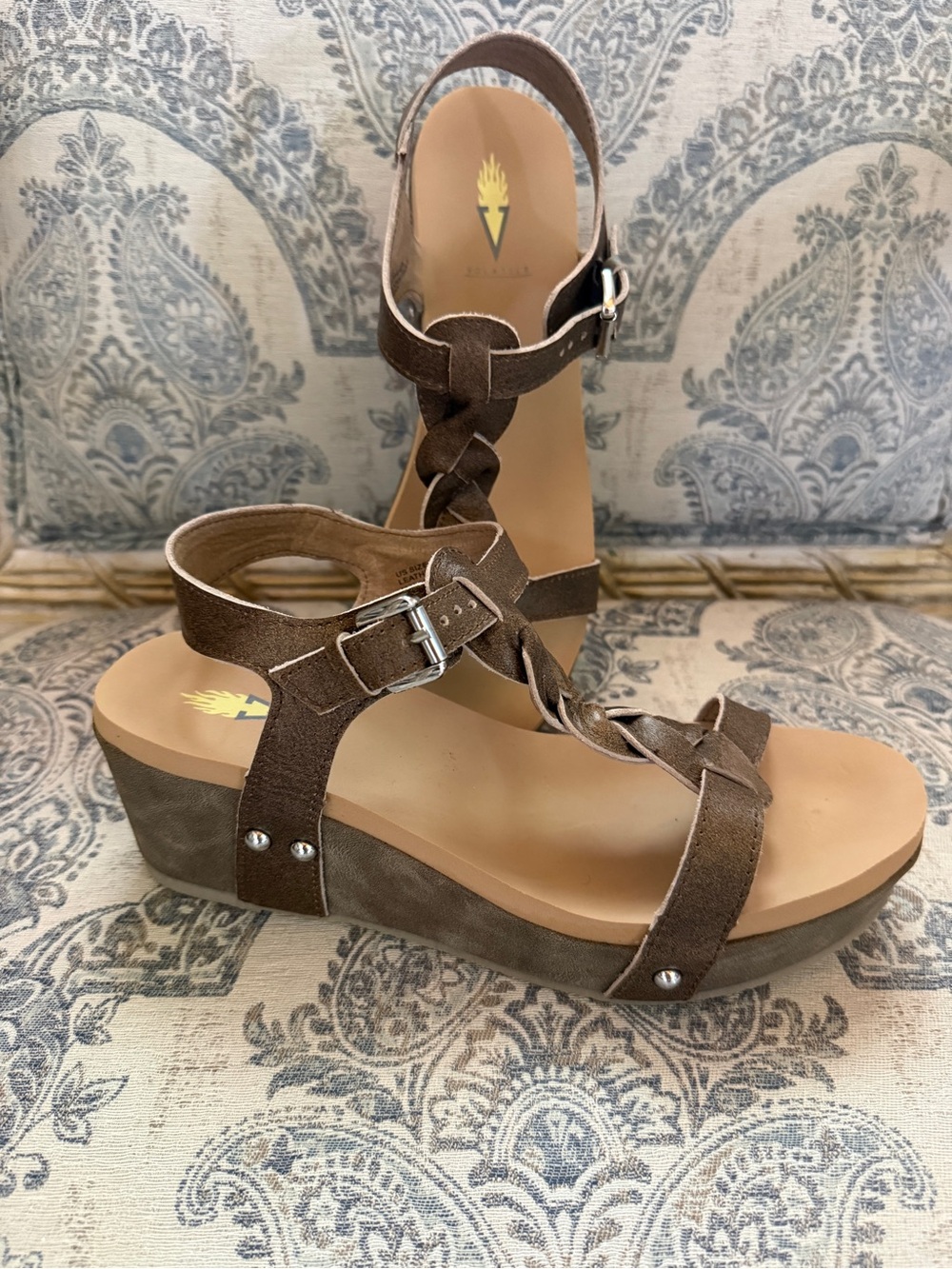 Never worn Volatile wedge sandals in taupe, size 9. Soft leather.